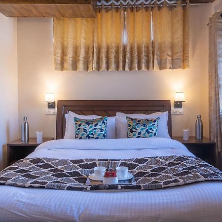 Stayvista At Cecil Cottages With Barbeque, Hill View Kasauli Luaran gambar