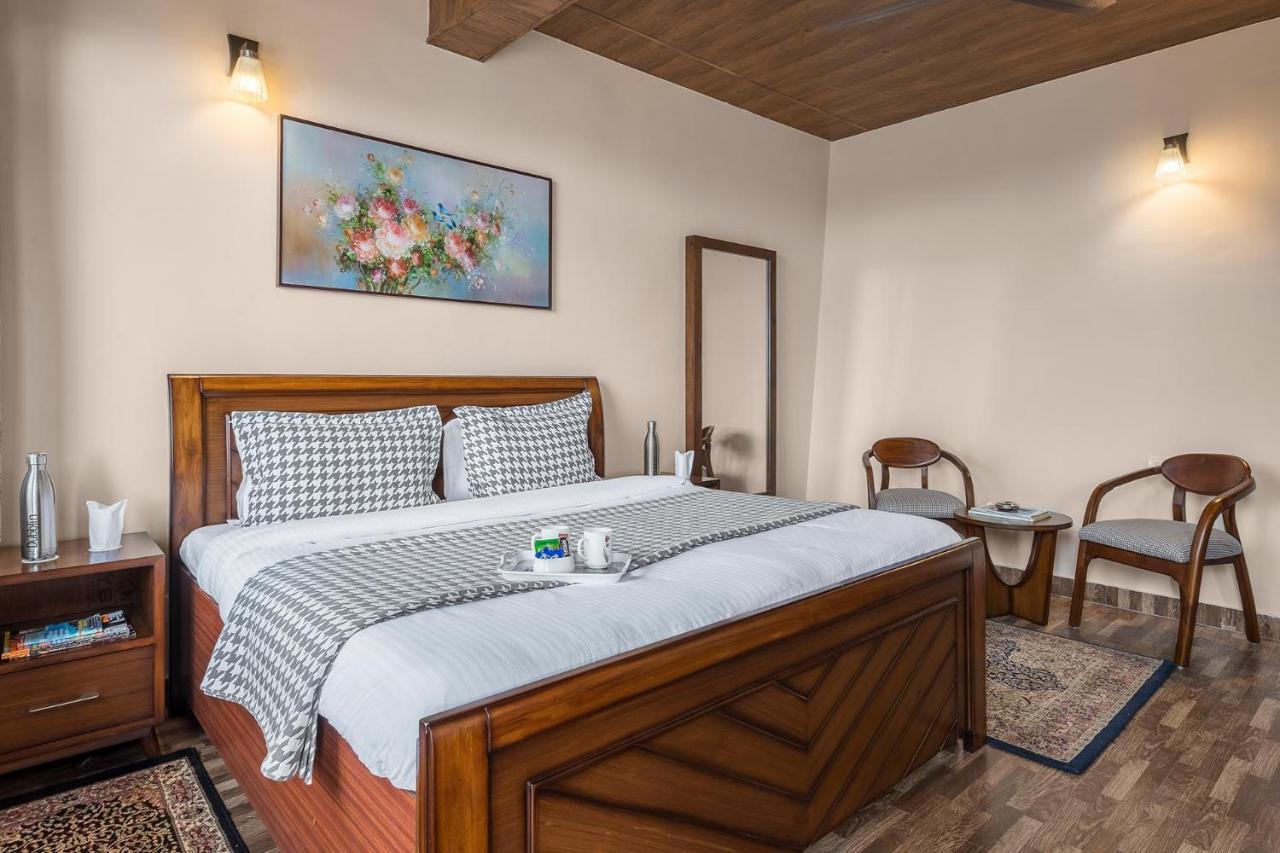 Stayvista At Cecil Cottages With Barbeque, Hill View Kasauli Luaran gambar