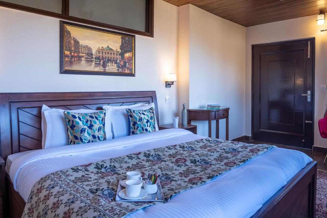 Stayvista At Cecil Cottages With Barbeque, Hill View Kasauli Luaran gambar